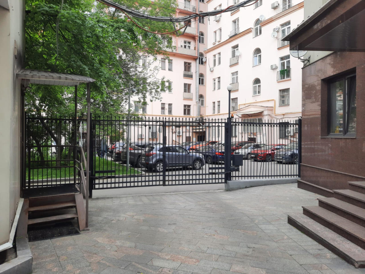 фасад дома, здание по адресу г Москва, Ленинский пр-кт, д 37 к 1 